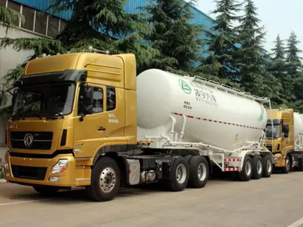 集瑞联合重卡天下巡展——洛阳站在我公司举行