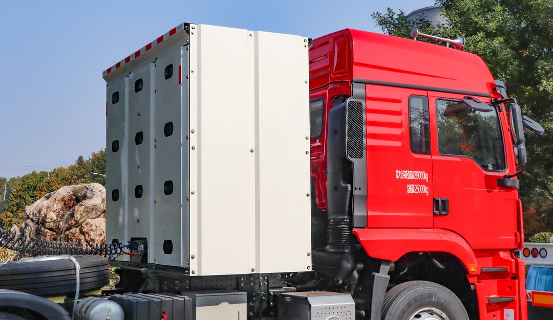 金秋暖阳，，，，微风温暖！jdb电子游戏新能源粉罐半挂批量奔赴西南地区